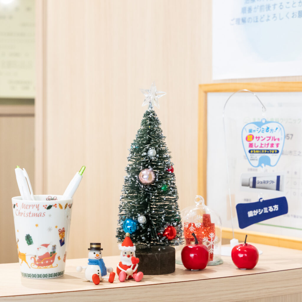 院内はクリスマス装飾中です 音楽もクリスマスバージョンです