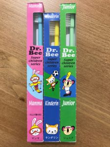 Dr.Bee: 子供の成長に合わせて歯ブラシを選びましょう！