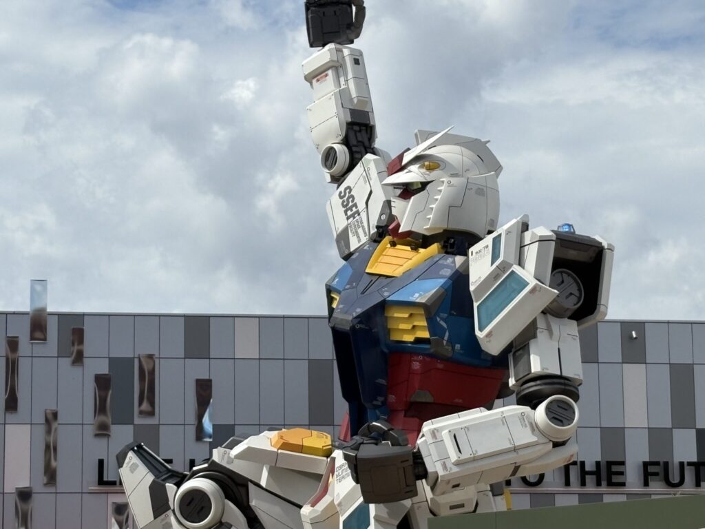 研修旅行で大阪・関西万博にいってきました　大屋根リングには圧倒されました　やっぱり日本ってすごいですね